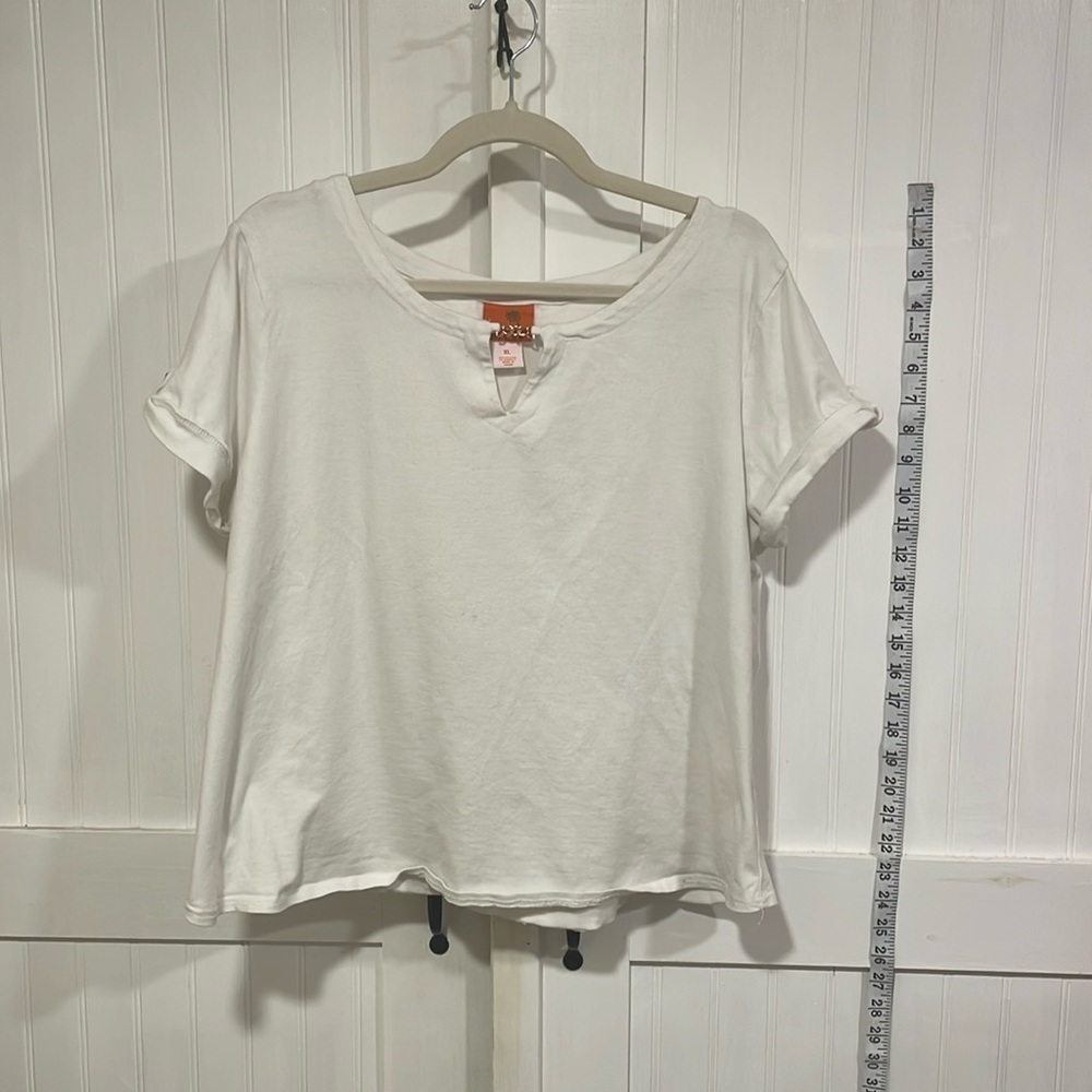 Heart of Palm white short sleeved, 95% cotton top with metal neck accent size XL